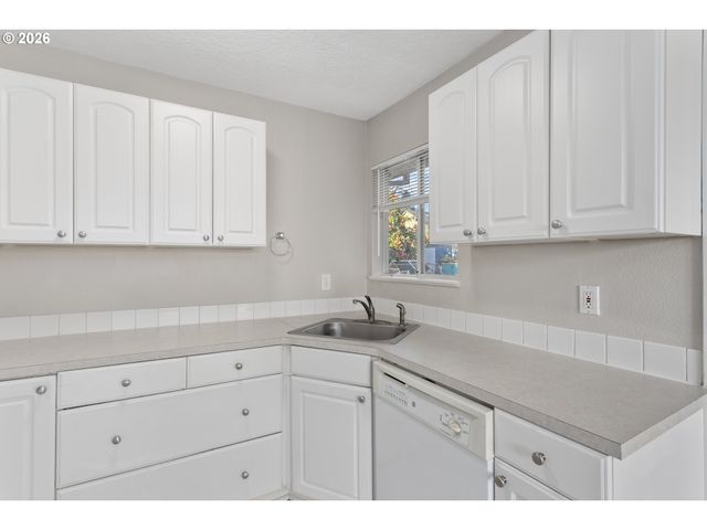 8705 Se PARDEE St, Portland, OR 97266