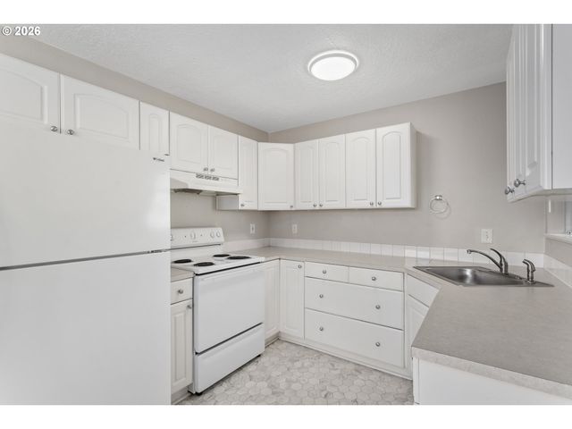 8705 Se PARDEE St, Portland, OR 97266