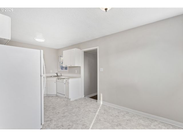 8705 Se PARDEE St, Portland, OR 97266