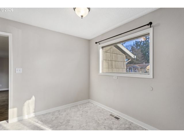 8705 Se PARDEE St, Portland, OR 97266