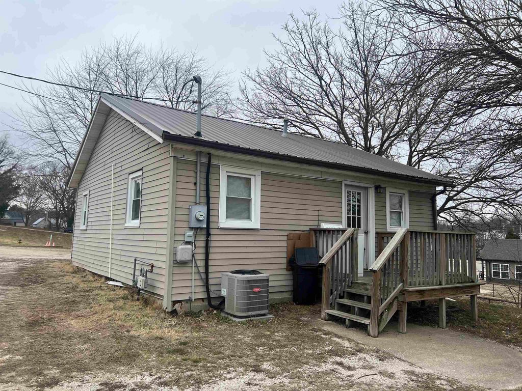 407 Elm Street, Huntingburg, IN 47546