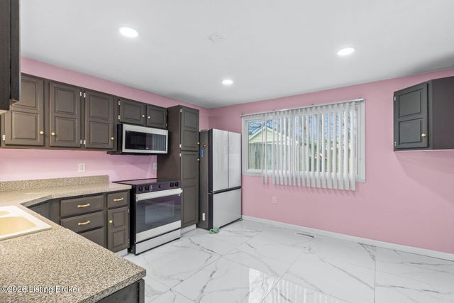 1677 Cheak St, Louisville, KY 40213