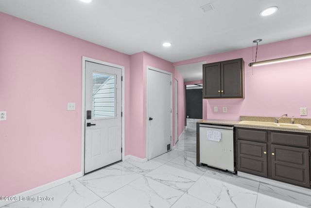 1677 Cheak St, Louisville, KY 40213