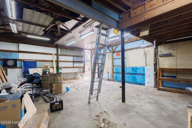 1677 Cheak St, Louisville, KY 40213