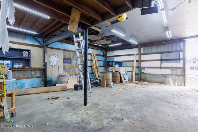 1677 Cheak St, Louisville, KY 40213