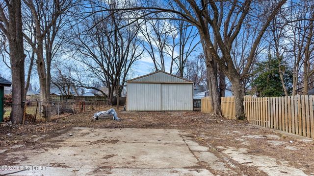 1677 Cheak St, Louisville, KY 40213