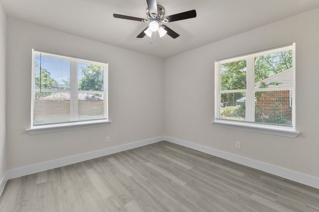 908 W Inwood Drive, Arlington, TX 76013