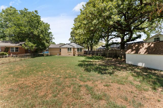 908 W Inwood Drive, Arlington, TX 76013