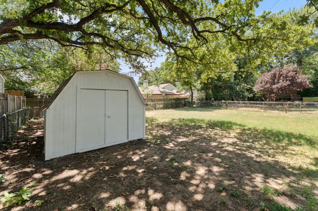 908 W Inwood Drive, Arlington, TX 76013