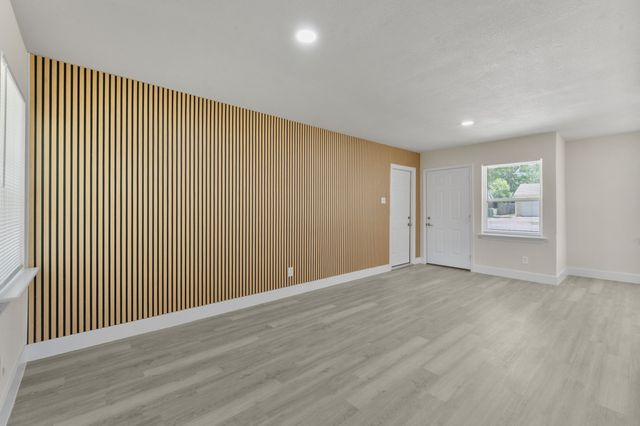 908 W Inwood Drive, Arlington, TX 76013