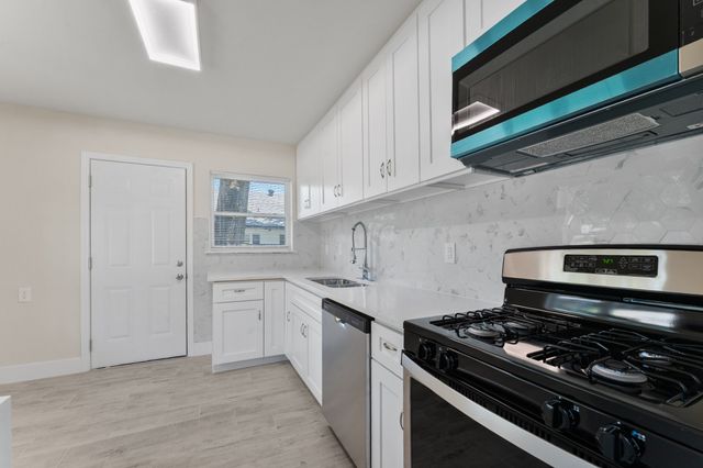 908 W Inwood Drive, Arlington, TX 76013