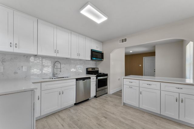 908 W Inwood Drive, Arlington, TX 76013