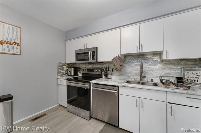 7356 Balsam Court, West Bloomfield, MI 48322