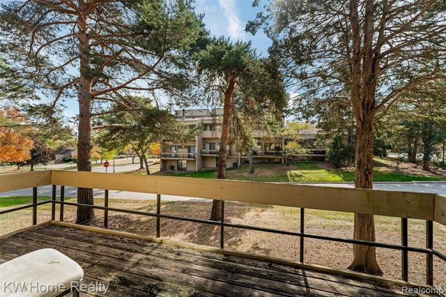 7356 Balsam Court, West Bloomfield, MI 48322