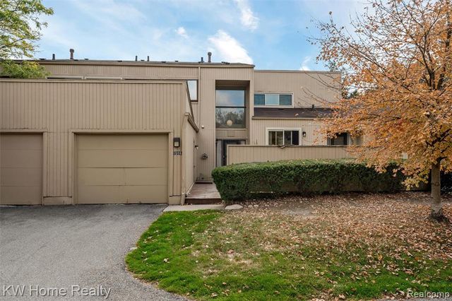 7356 Balsam Court, West Bloomfield, MI 48322