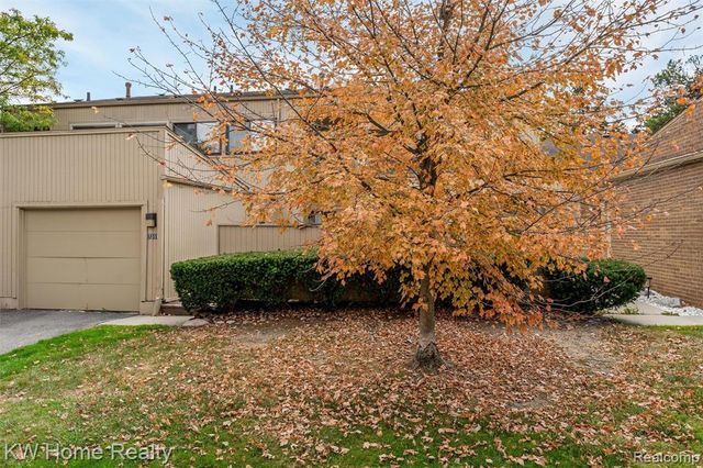 7356 Balsam Court, West Bloomfield, MI 48322