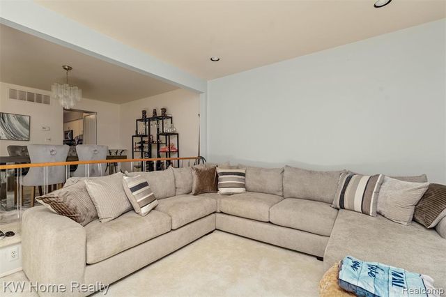 7356 Balsam Court, West Bloomfield, MI 48322