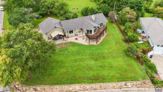 212 E Sunflower Blvd, Ozawkie, KS 66070