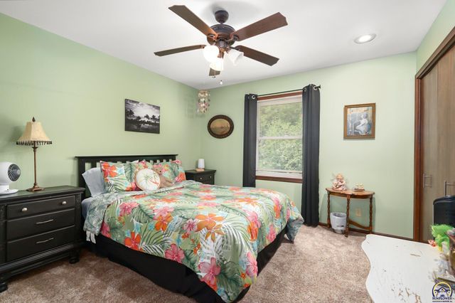 212 E Sunflower Blvd, Ozawkie, KS 66070