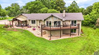 212 E Sunflower Blvd, Ozawkie, KS 66070