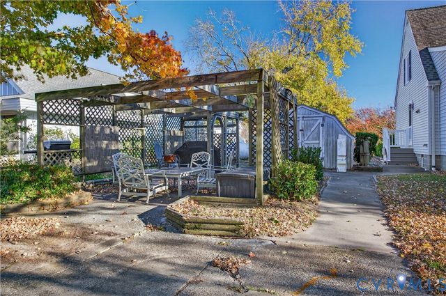 289 Tammy Dr, White Stone, VA 22578