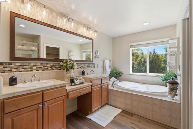 5048 Botting Ct, Antioch, CA 94531