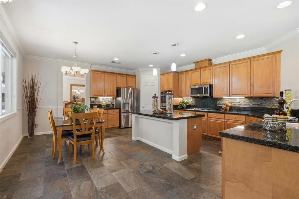 Image 10 of property listing at 5048 Botting Ct, Antioch, CA 94531