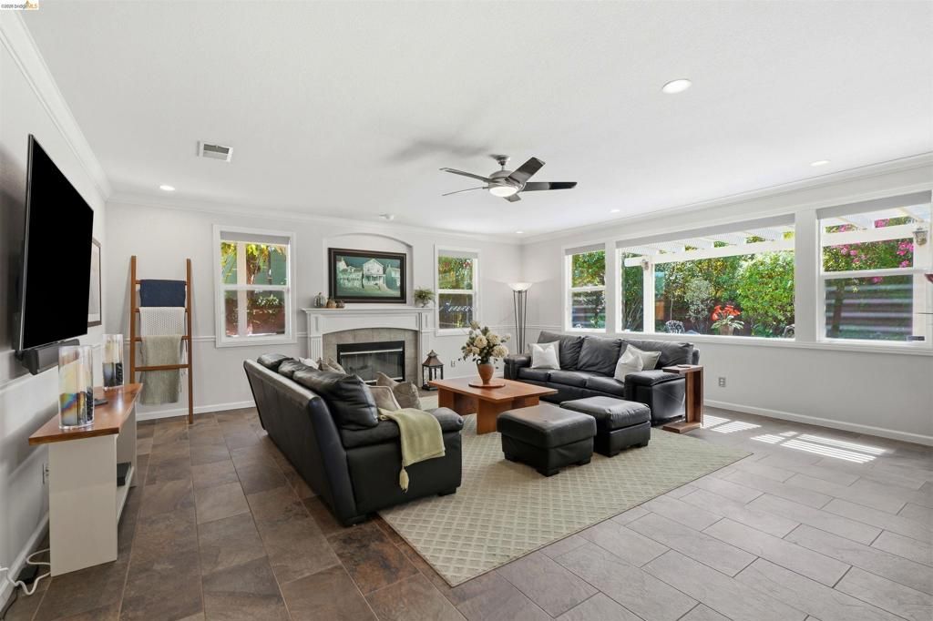 Image 12 of property listing at 5048 Botting Ct, Antioch, CA 94531