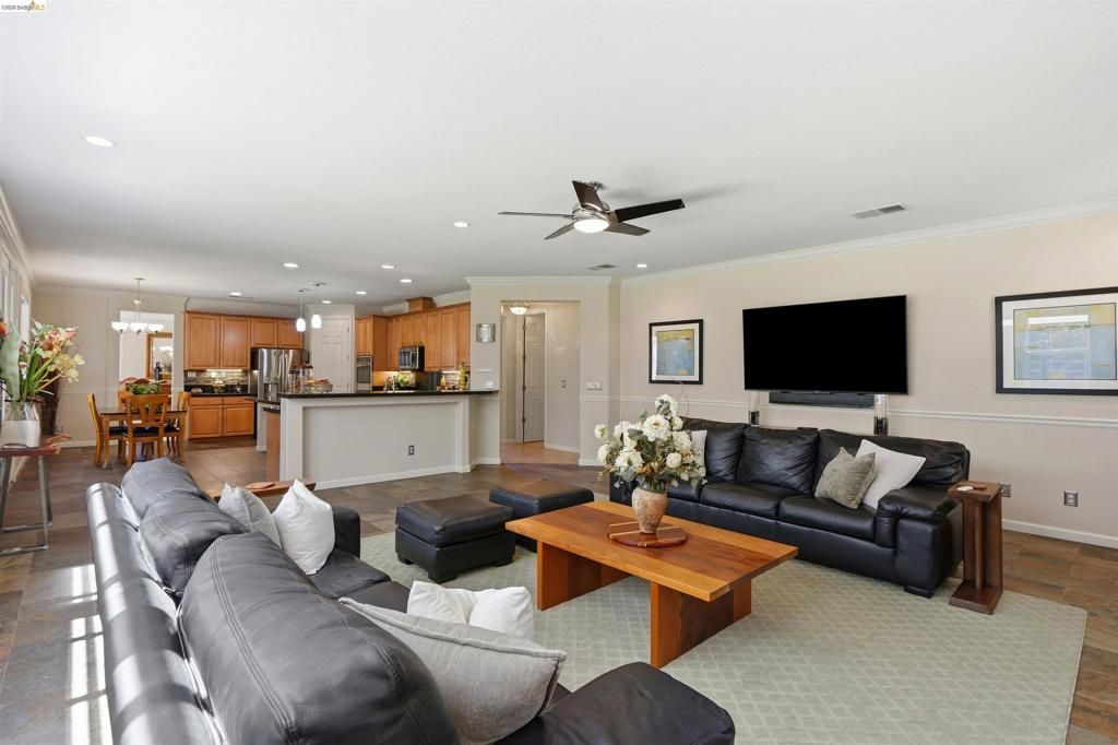 Image 14 of property listing at 5048 Botting Ct, Antioch, CA 94531