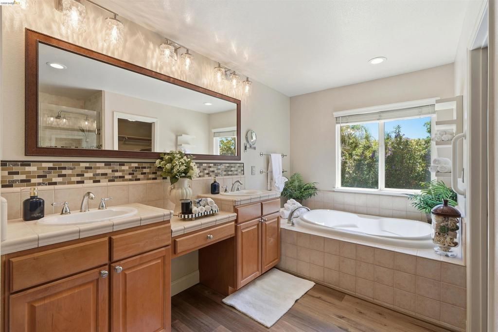 Image 20 of property listing at 5048 Botting Ct, Antioch, CA 94531