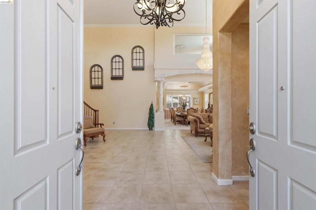 Image 3 of property listing at 5048 Botting Ct, Antioch, CA 94531