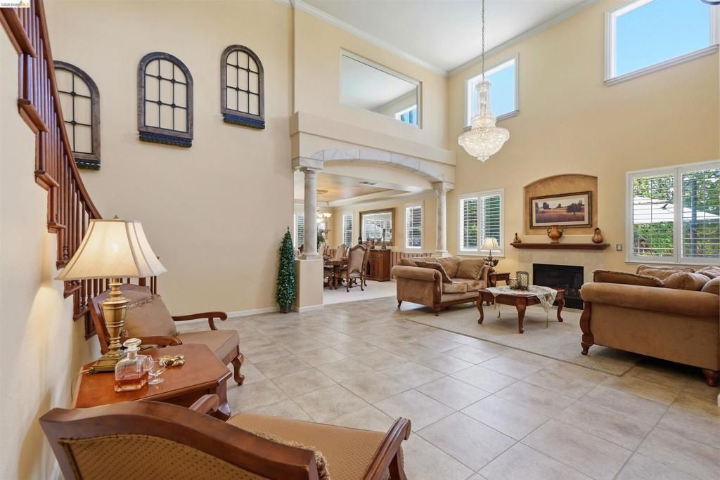 Image 4 of property listing at 5048 Botting Ct, Antioch, CA 94531