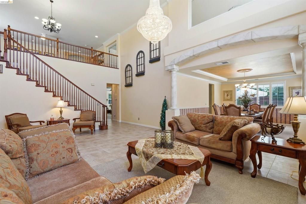 Image 5 of property listing at 5048 Botting Ct, Antioch, CA 94531