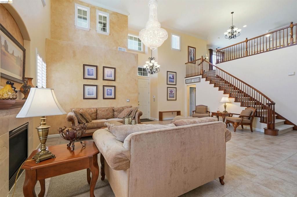 Image 7 of property listing at 5048 Botting Ct, Antioch, CA 94531