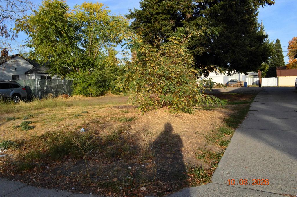 4708 N Maple St, Spokane, WA 99205 photo 2