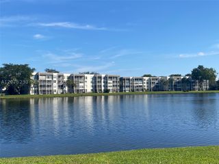 9420 Poinciana Pl 214, Davie, FL 33324