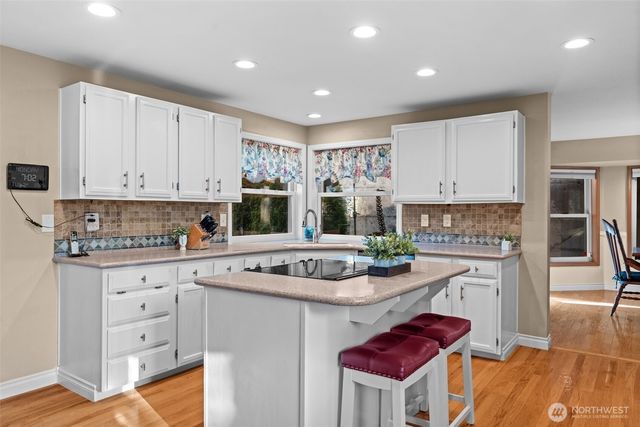 1860 Overview Drive NE, Tacoma, WA 98422
