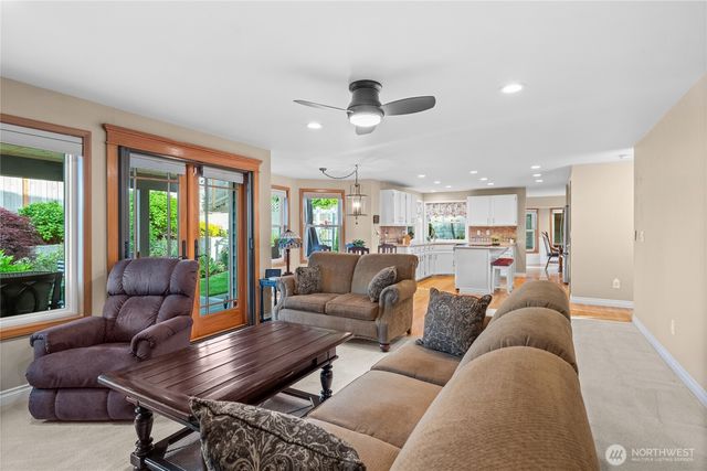 1860 Overview Drive NE, Tacoma, WA 98422