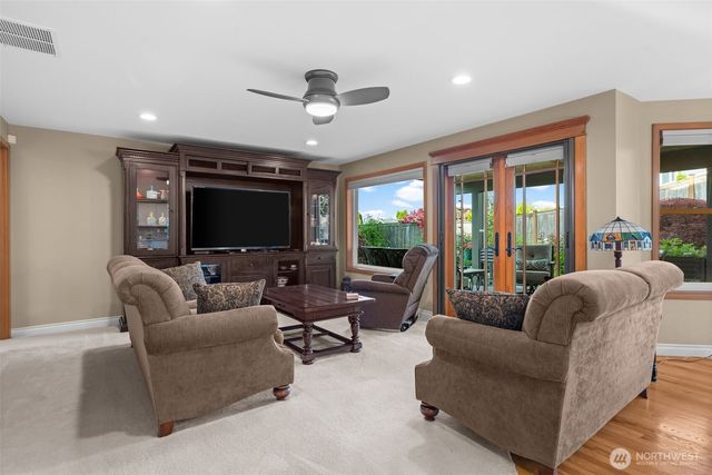 1860 Overview Drive NE, Tacoma, WA 98422
