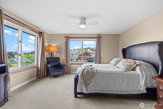 1860 Overview Drive NE, Tacoma, WA 98422