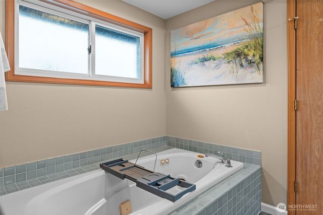1860 Overview Drive NE, Tacoma, WA 98422