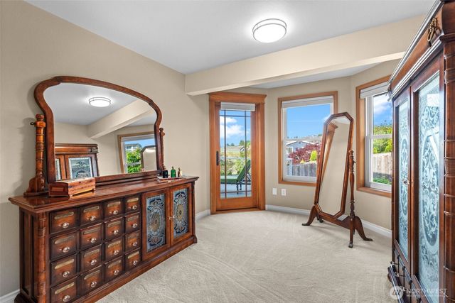 1860 Overview Drive NE, Tacoma, WA 98422