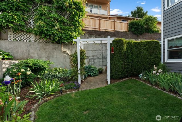 1860 Overview Drive NE, Tacoma, WA 98422