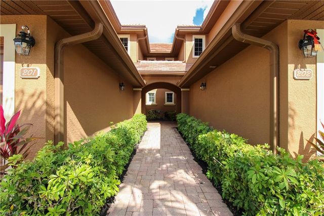 6657 Alden Woods CIR # 201, Naples, FL 34113