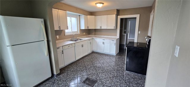 914 Dan Street, Akron, OH 44310