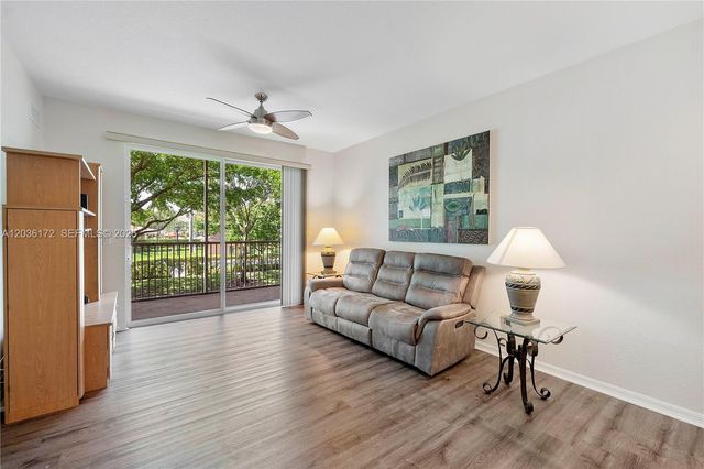 7715 Yardley Drive 212, Tamarac, FL 33321