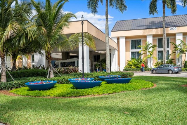 7715 Yardley Drive 212, Tamarac, FL 33321