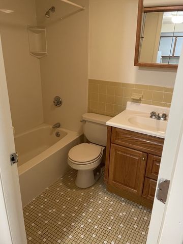 50 Cambridge Road 211, Woburn, MA 01801