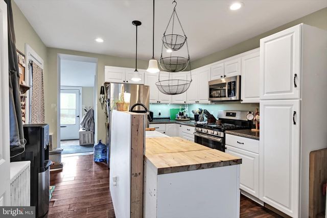 32 W PENN AVE, Wernersville, PA 19565