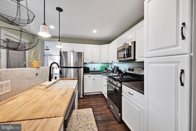 32 W PENN AVE, Wernersville, PA 19565